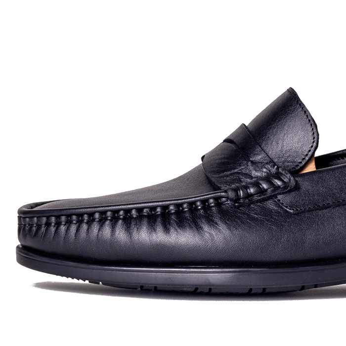 ''110 Black Leather Moccasin