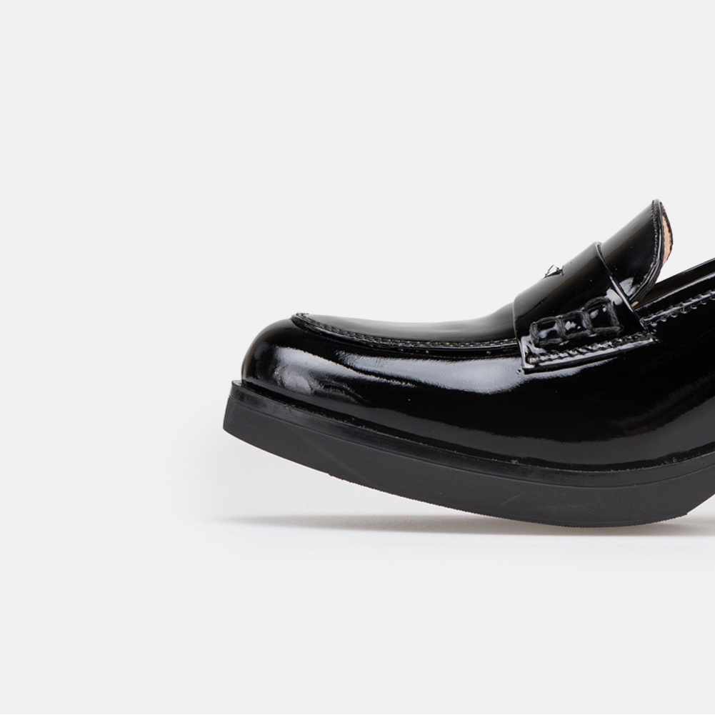 Volzak 806 chaussure en cuir noir vernis