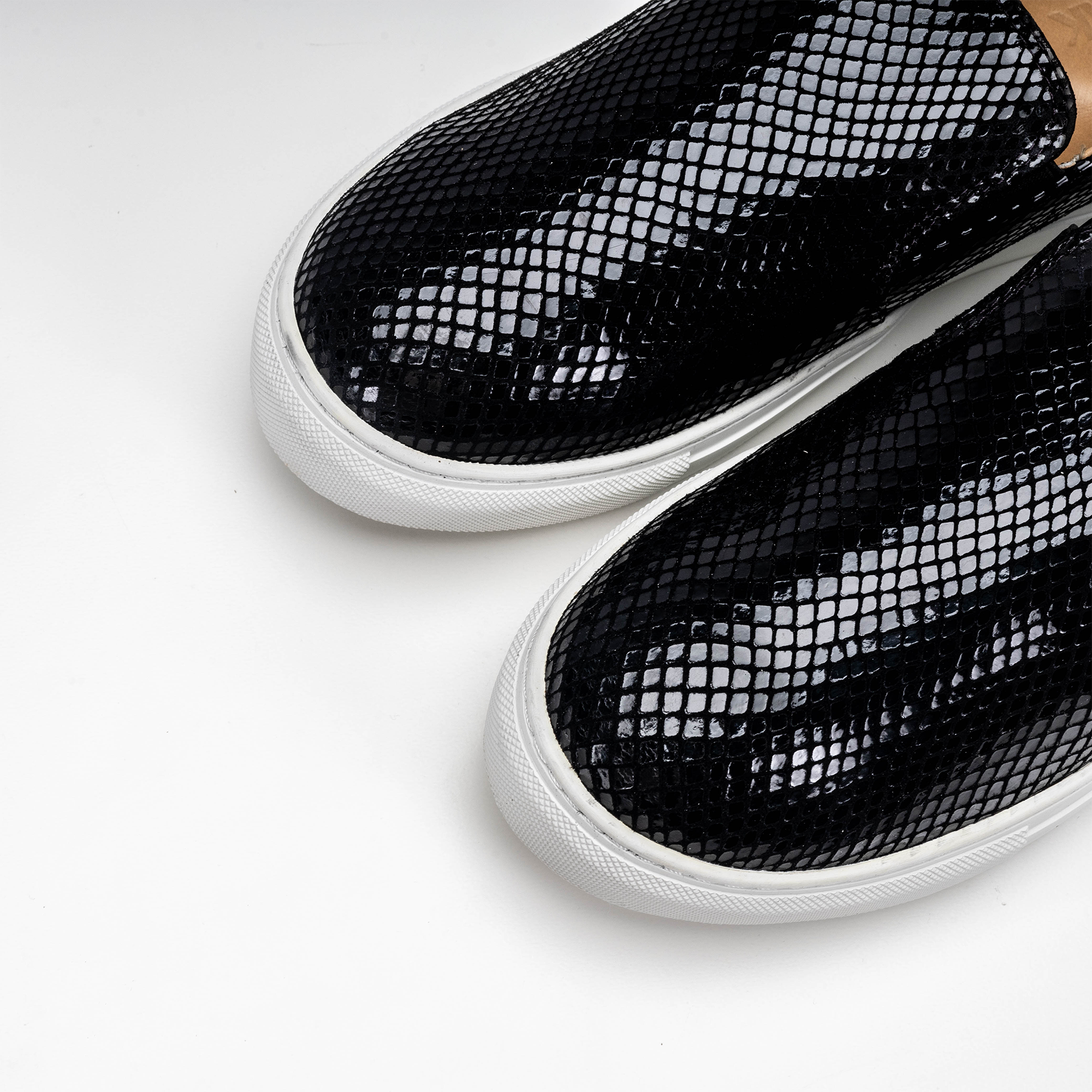 Volzak 072 Black Snake Leather Sneakers