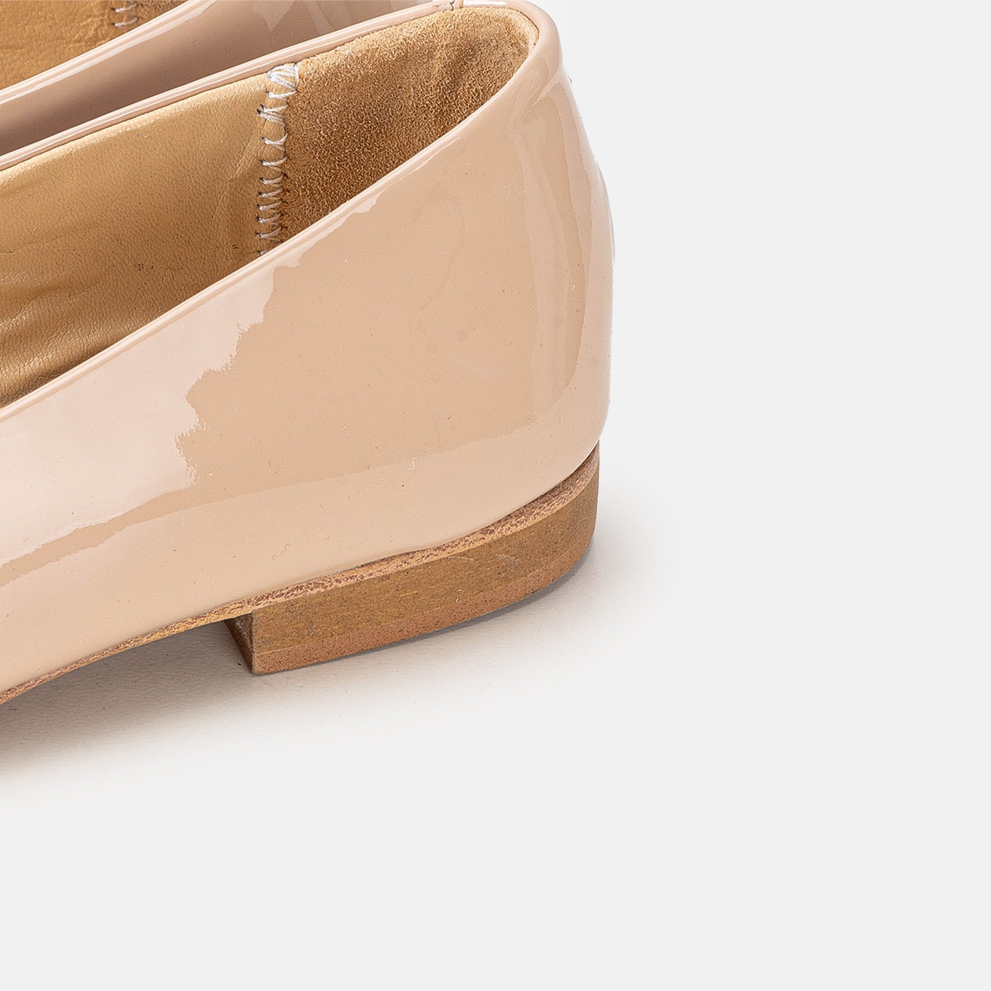 Volzak 077 Nude Patent Leather Ballerina