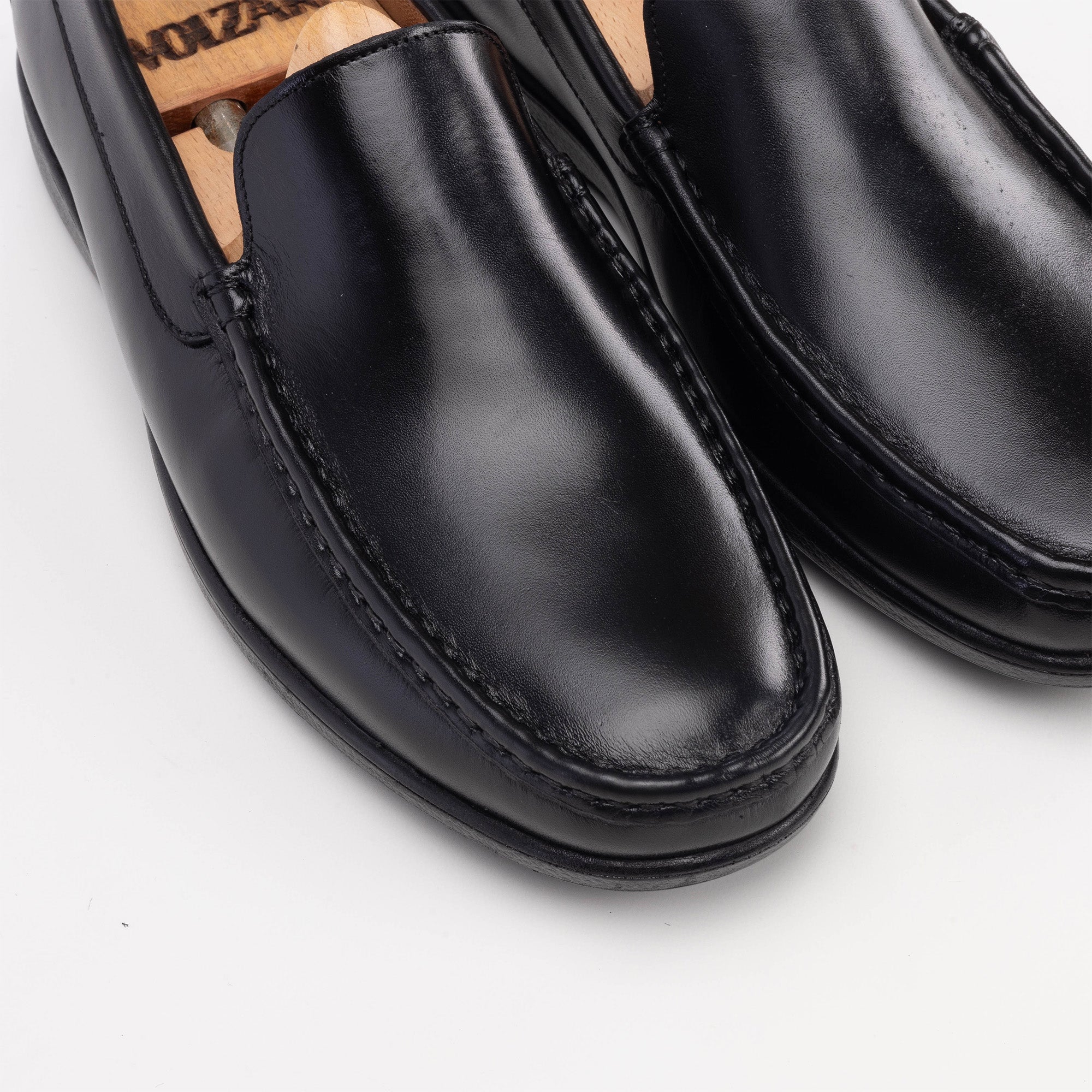 Volzak 5200 Black Leather Moccasin