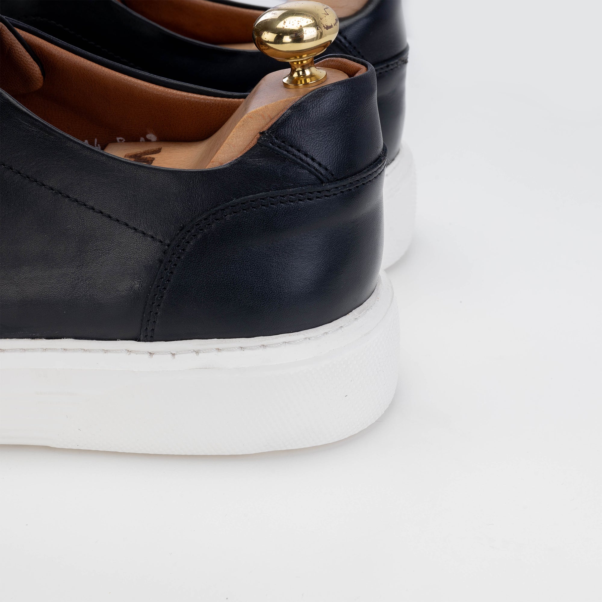 Volzak 5214 basket en cuir noir