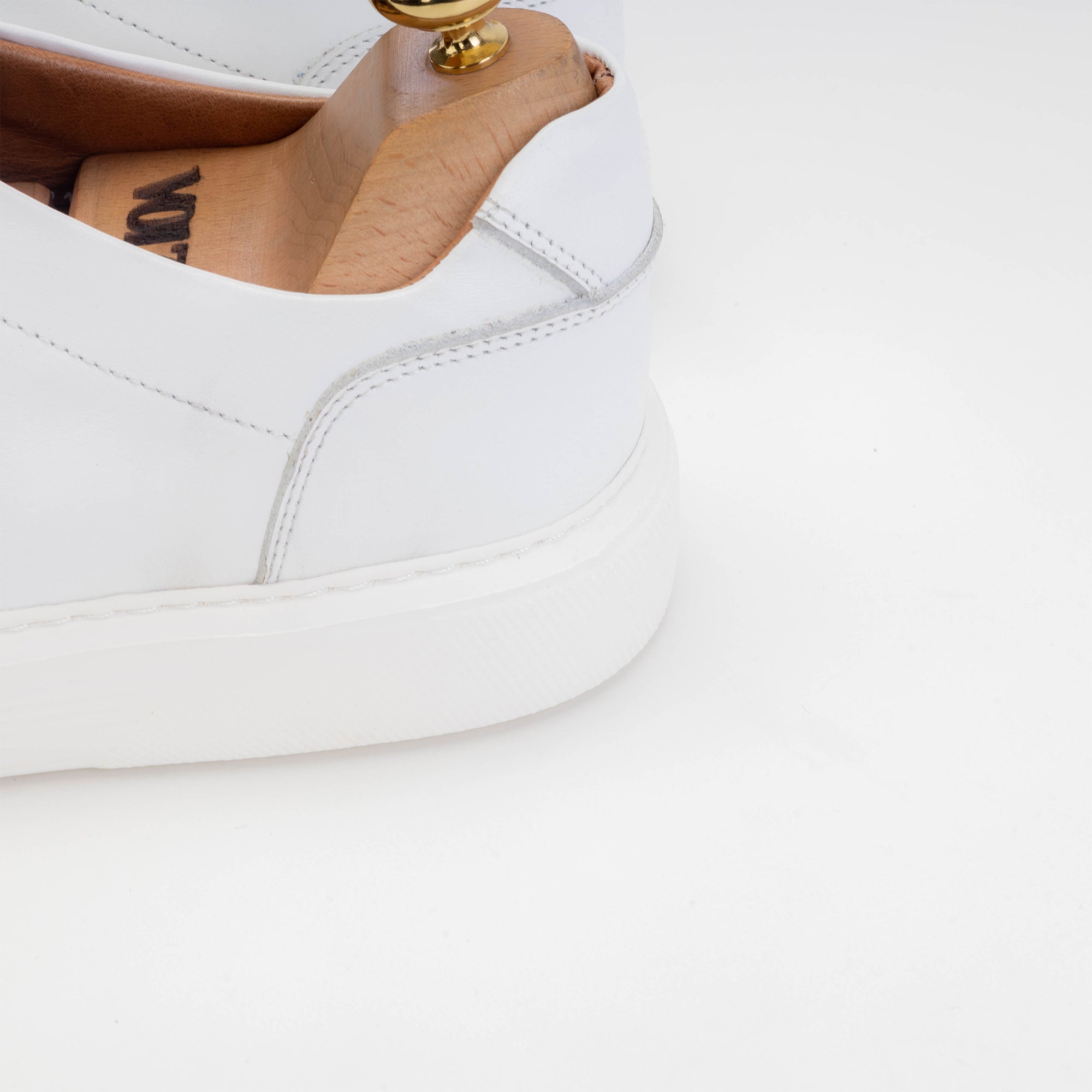 Volzak 5214 basket en cuir blanc