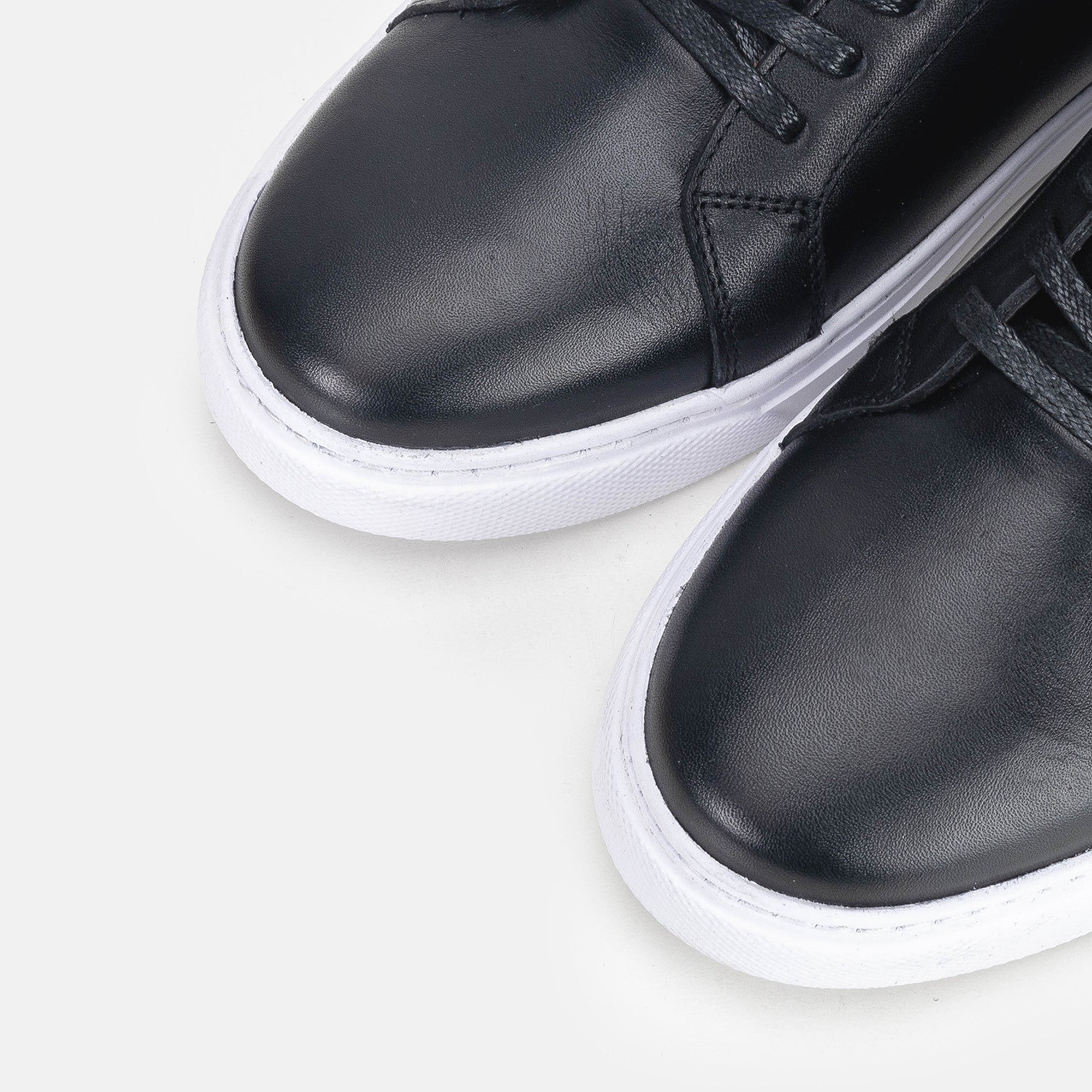 Volzak 3930 Basket en cuir Noir