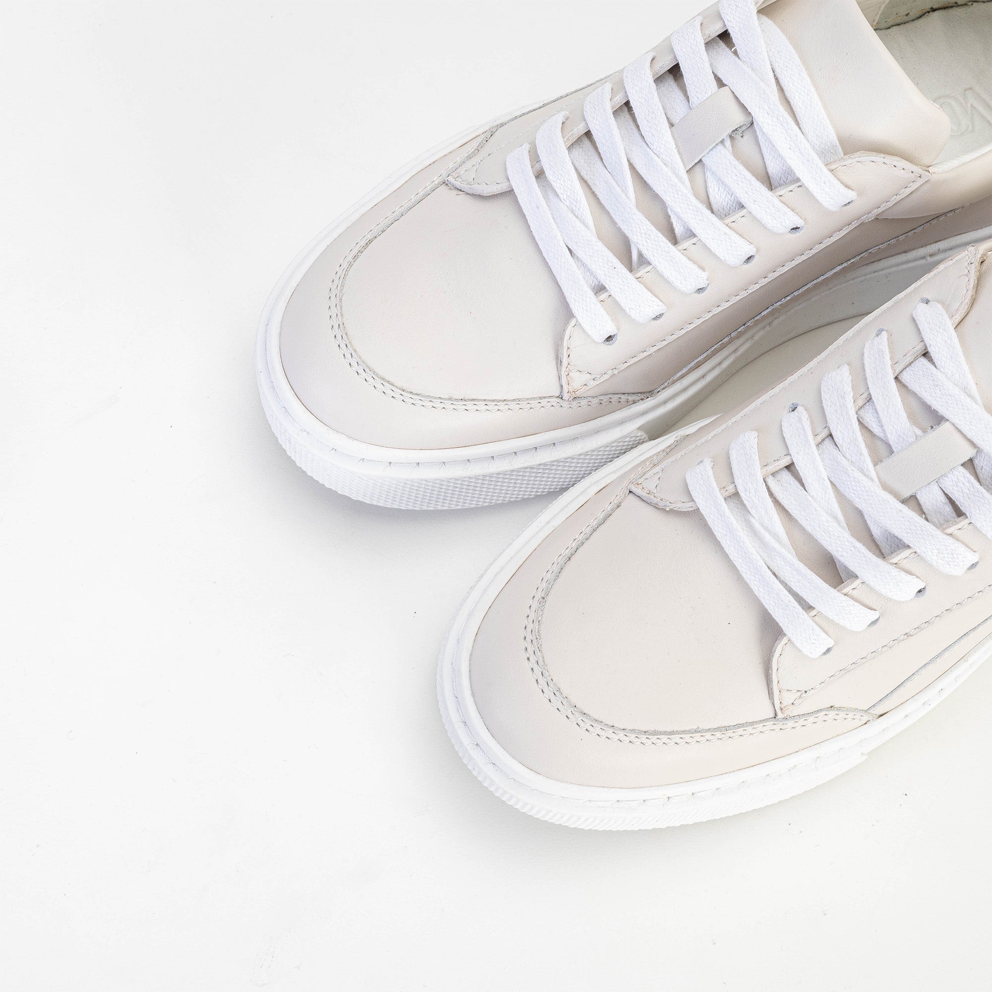 Volzak 2037 Basket en cuir Beige