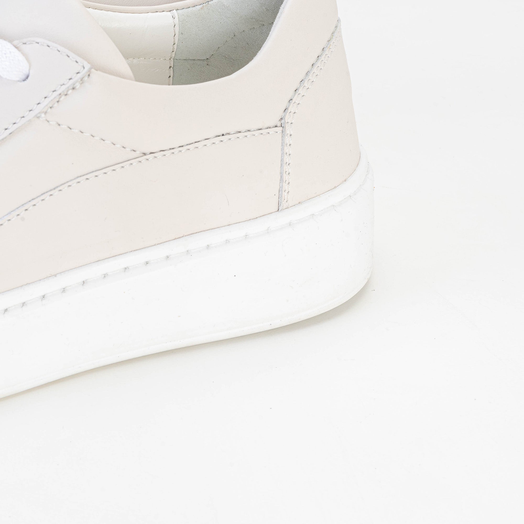 Volzak 2037 Basket en cuir Beige
