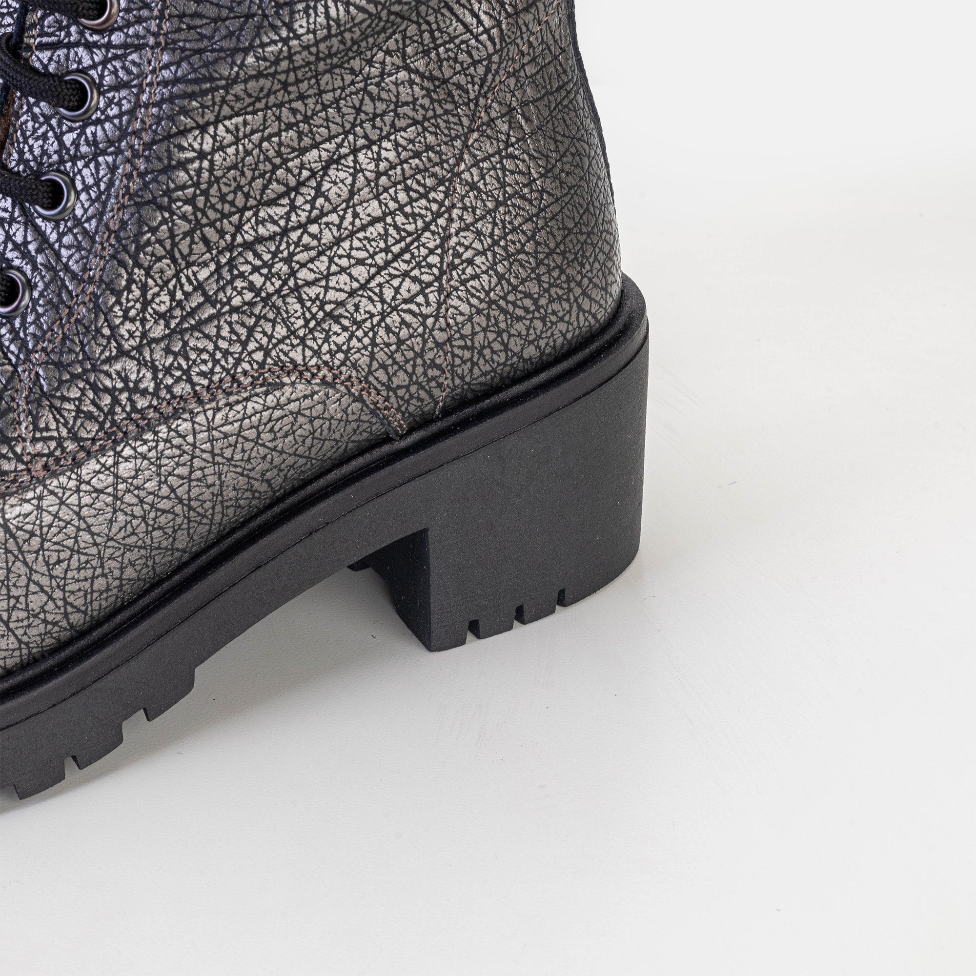 Volzak 3033 Black Silver Grained Leather Ankle Boot