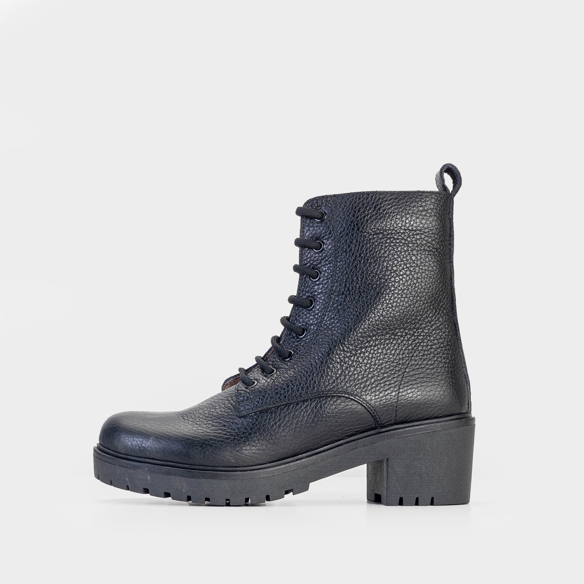 Volzak 3033 Black Grained Leather Ankle Boot