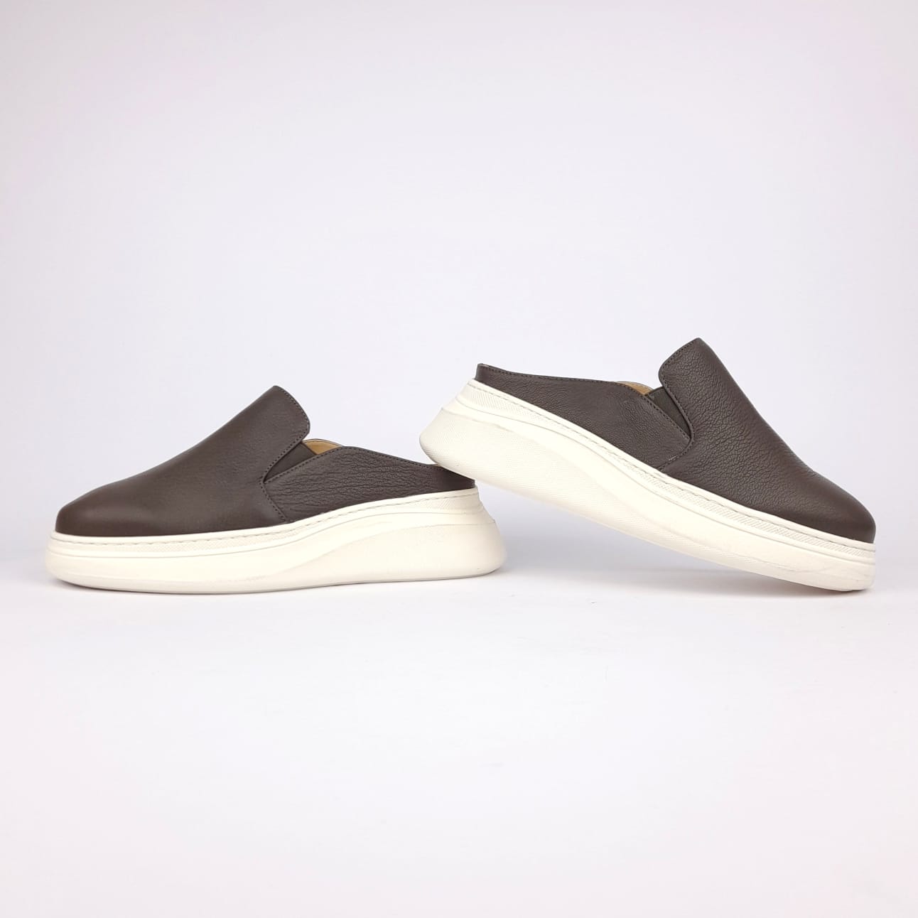 Volzak 02 Mule en cuir Taupe