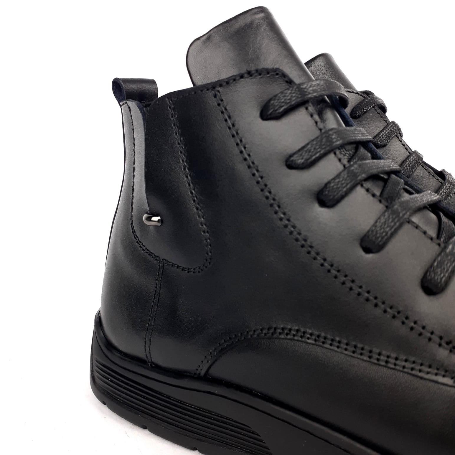 7023 Black leather ankle boot