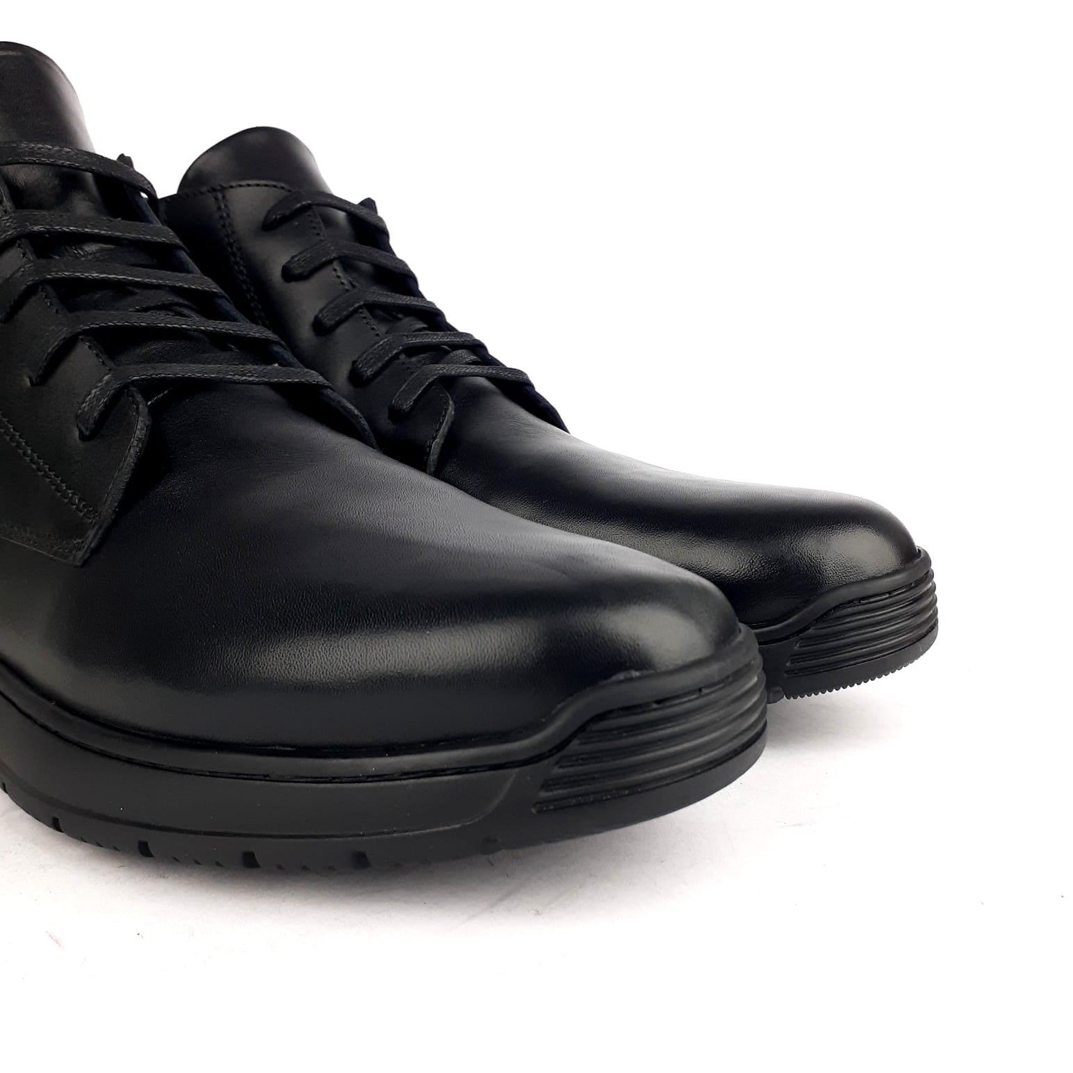 7023 Black leather ankle boot
