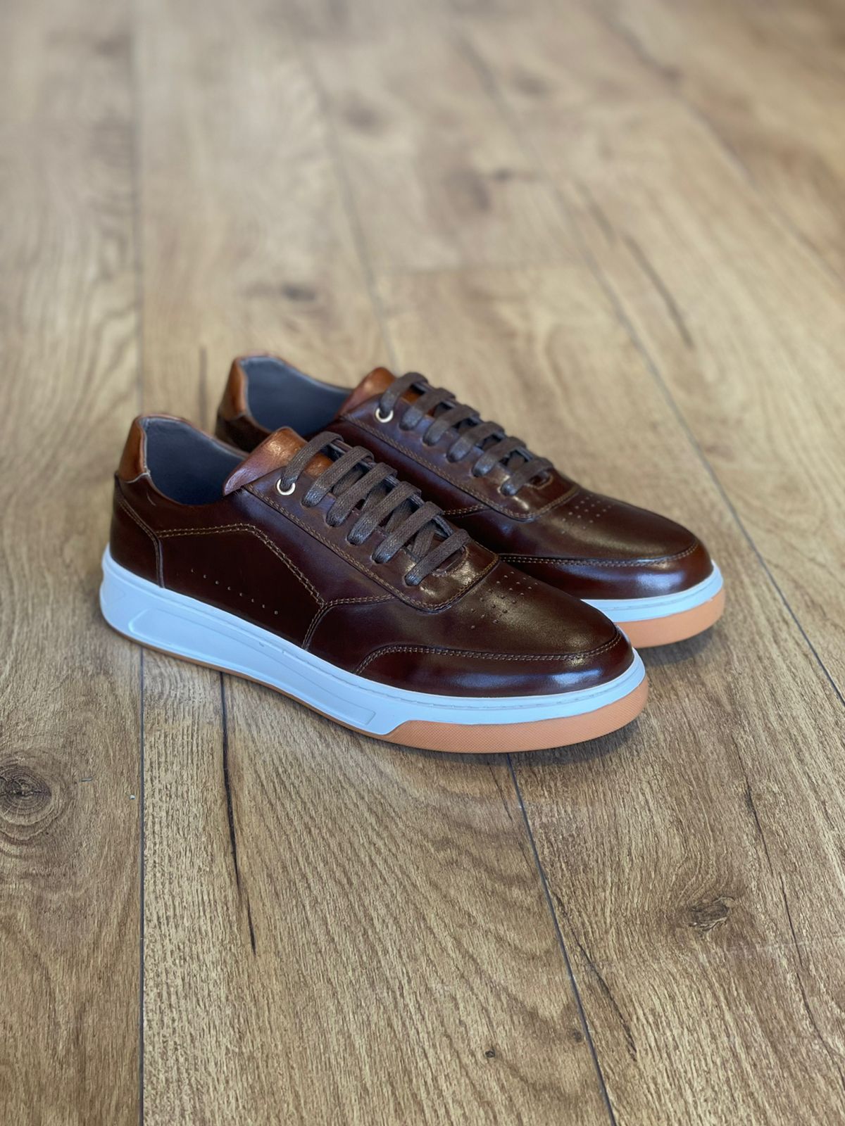 Volzak 6034 Basket en cuir Marron