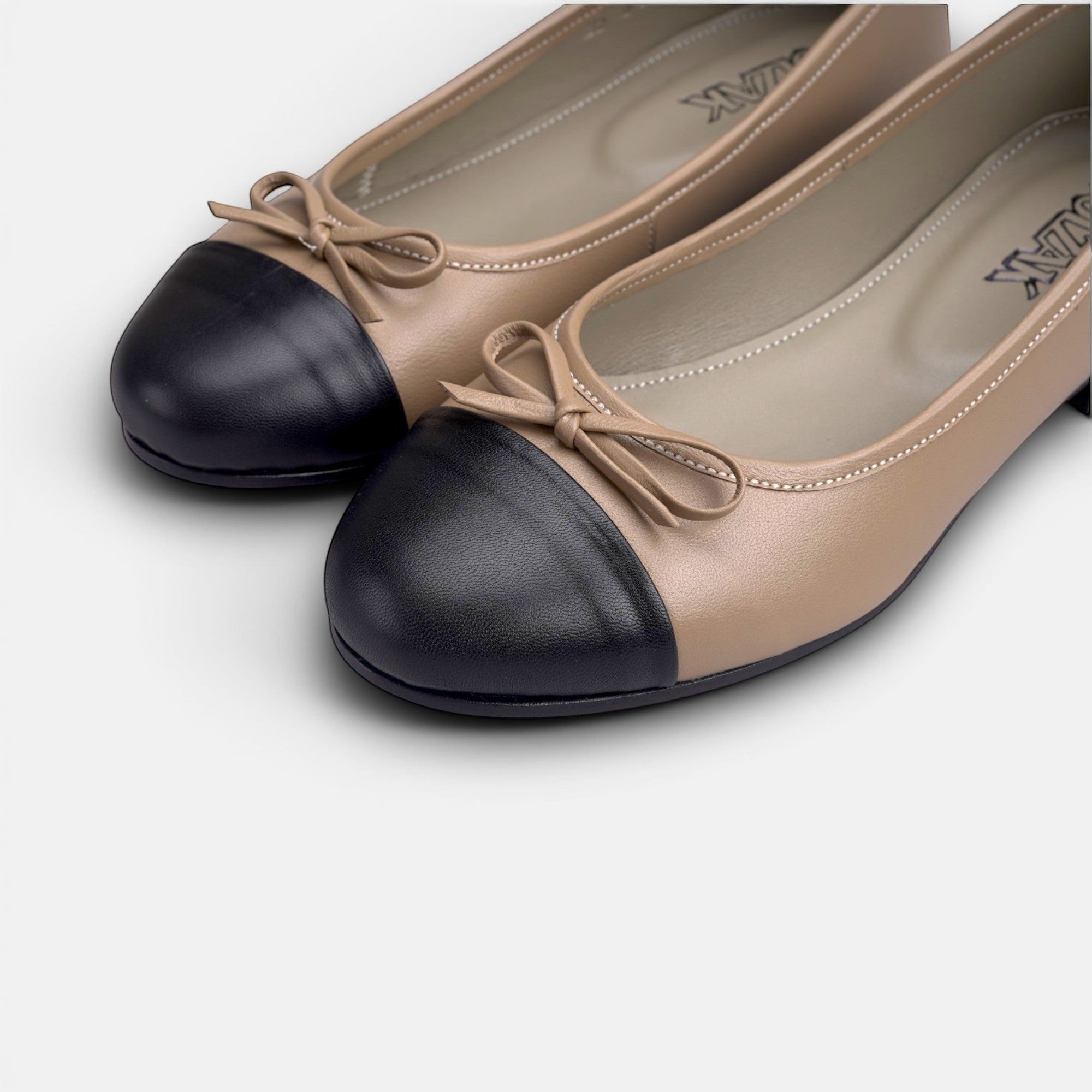 Volzak 078 Ballerine en cuir Beige