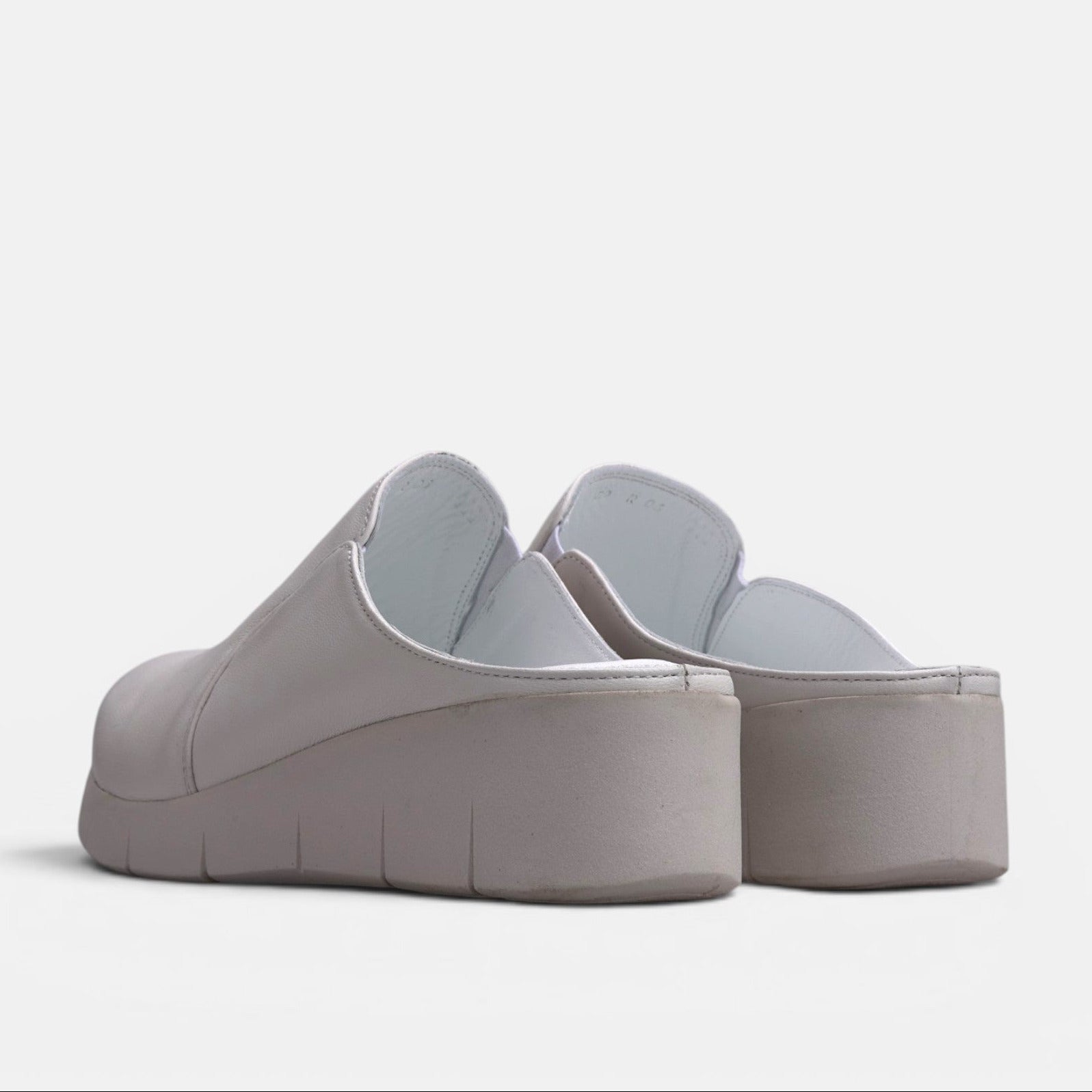 Volzak 06 Sabot en cuir Blanc Cassé