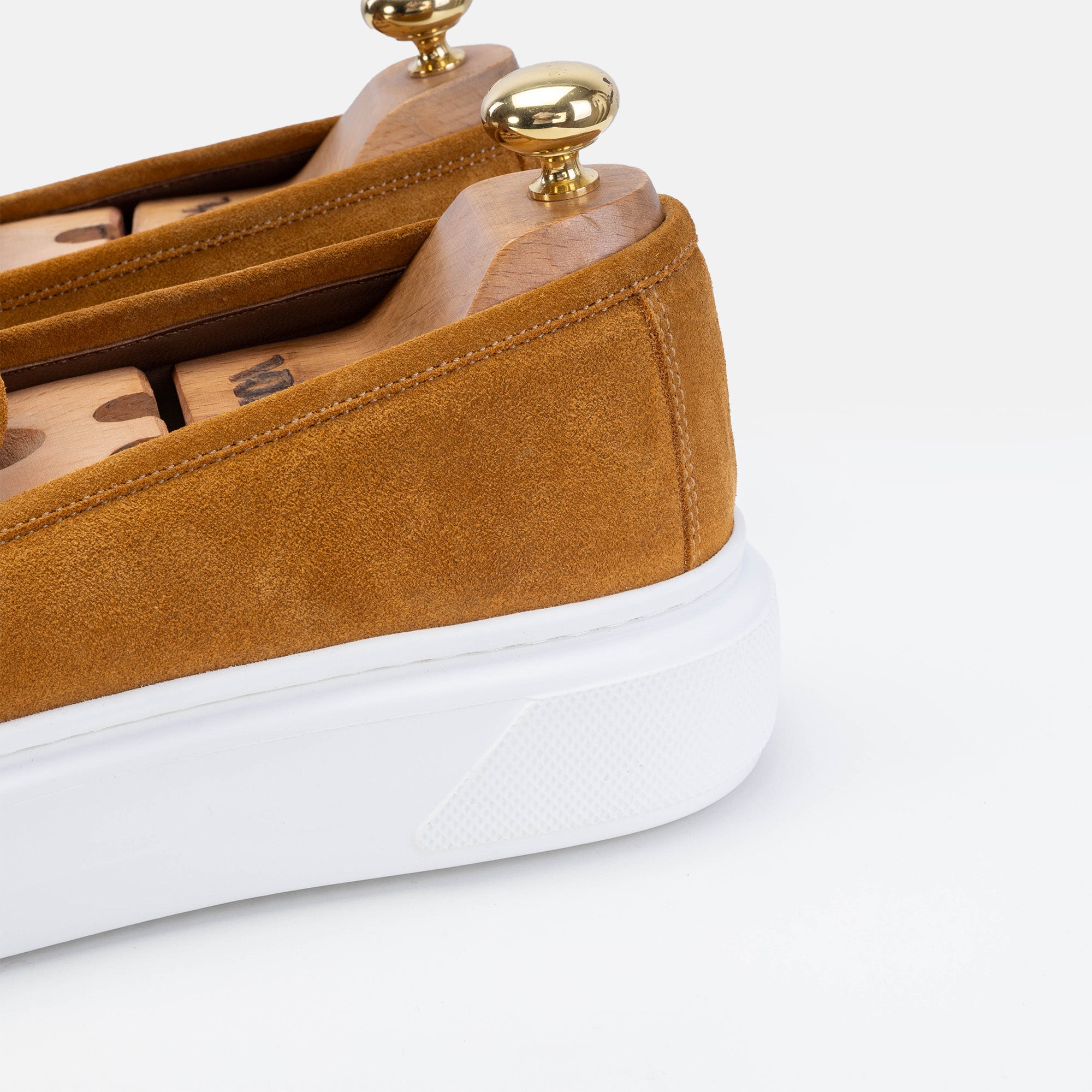 Volzak 300 Camel suede sneaker