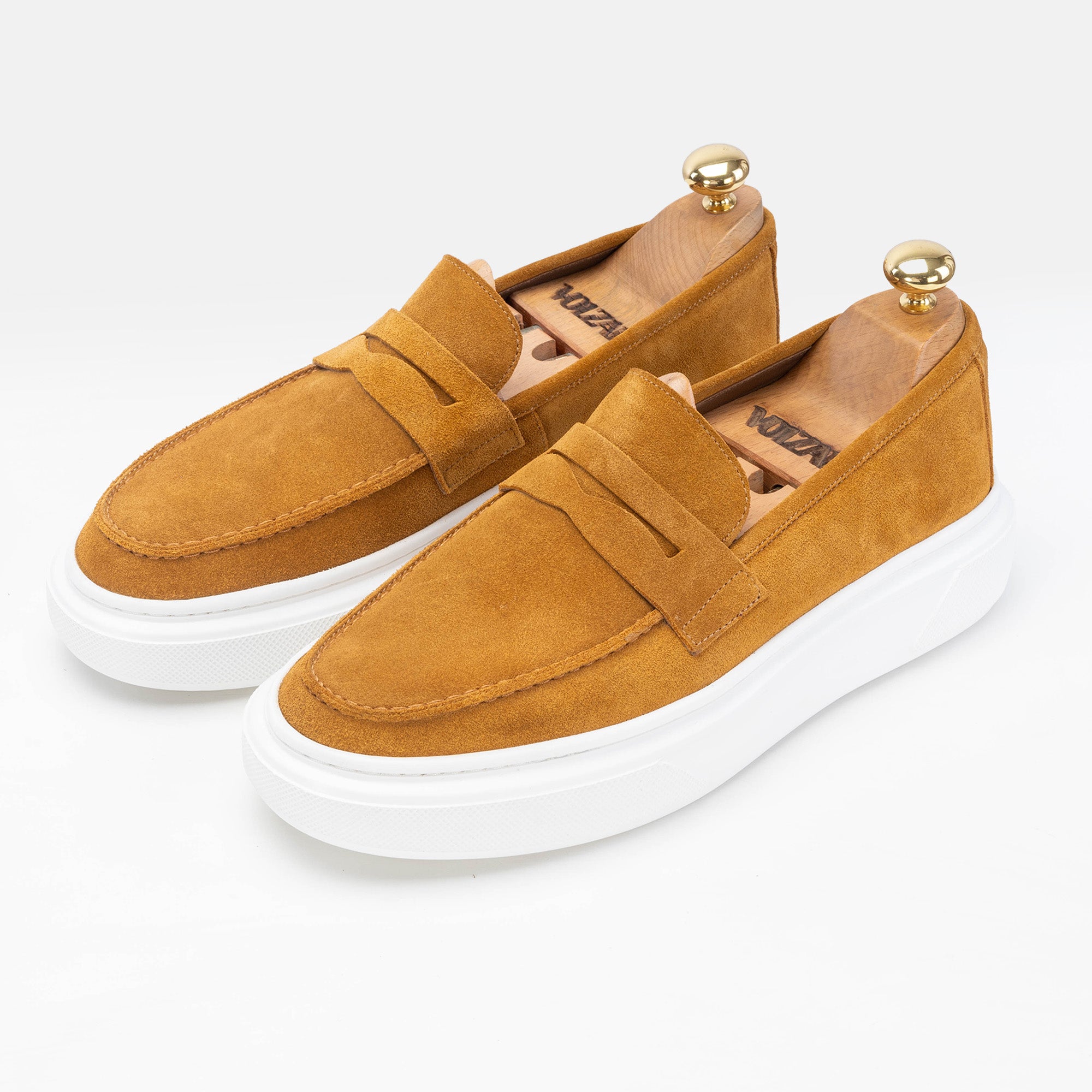 Volzak 300 Camel suede sneaker
