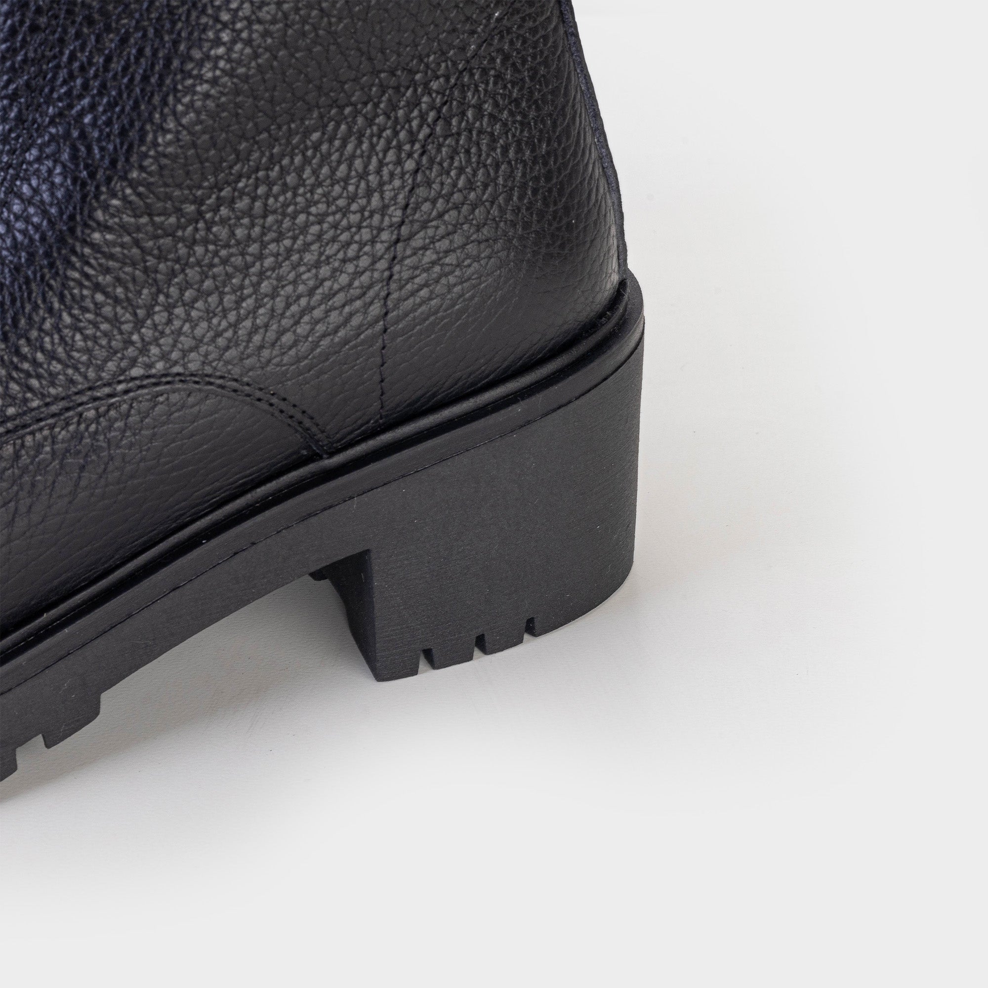 Volzak 3033 Black Grained Leather Ankle Boot