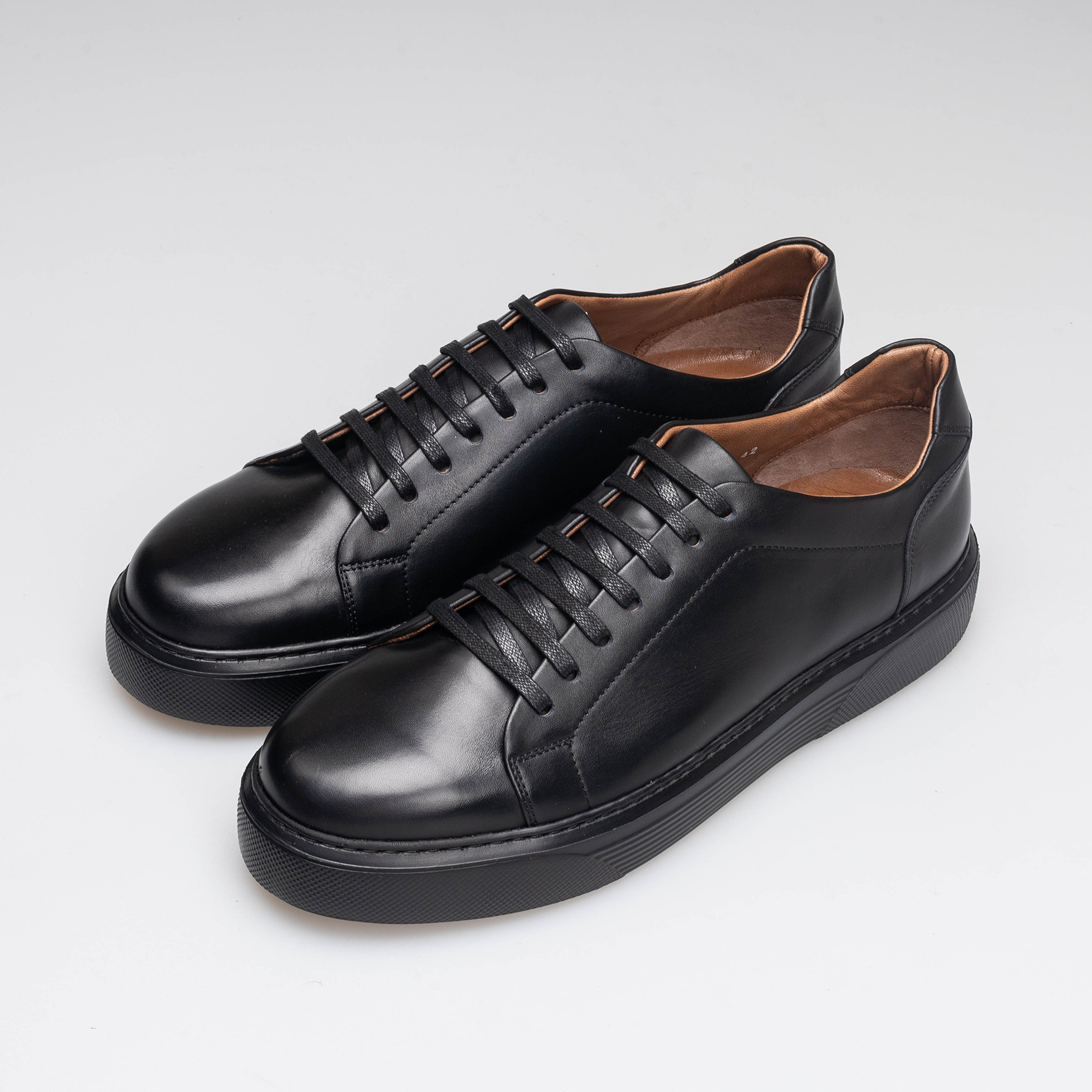 Volzak 5347 leather sneaker Black
