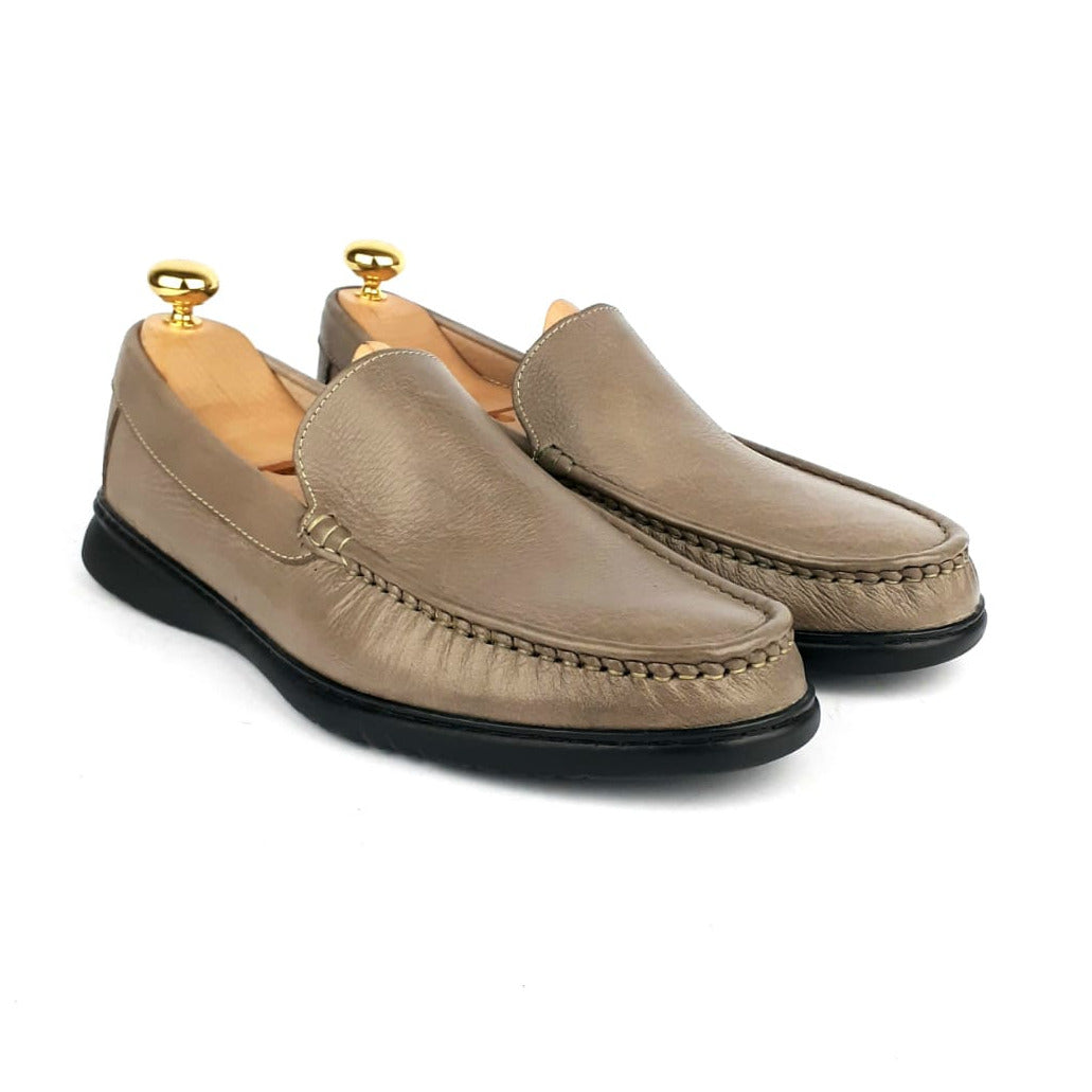 .105 Mocassin en cuir Taupe
